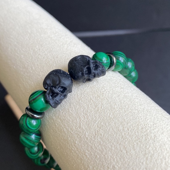 Malachite & Hematite Beaded Skull Bracelet - Picture 4 of 5
